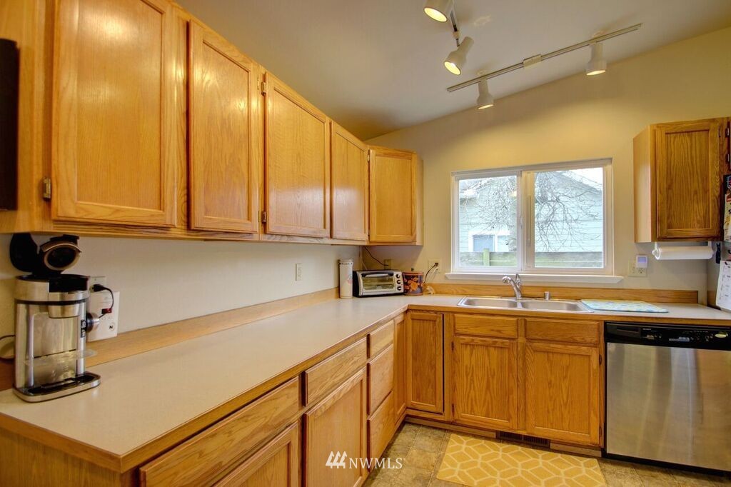 1208 East Gilkey Road Burlington, WA 98233 - Photo 12 of 25 Gallery Image 12