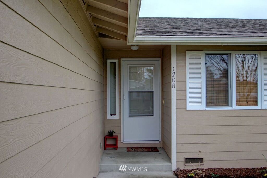 1208 East Gilkey Road Burlington, WA 98233 - Photo 3 of 25 Gallery Image 3