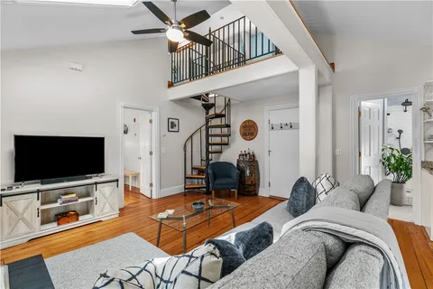 $595,000 | 20 Berkeley Avenue, Unit 5, Newport, RI 02840