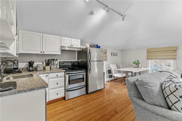 $595,000 | 20 Berkeley Avenue, Unit 5, Newport, RI 02840