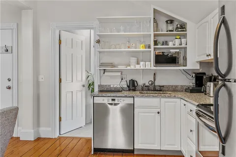 $595,000 | 20 Berkeley Avenue, Unit 5, Newport, RI 02840