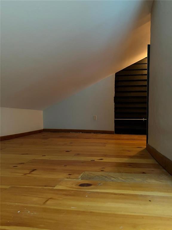 607 Middle Street Pittsburgh, PA 15212 - Photo 37 of 47 Right side of the room