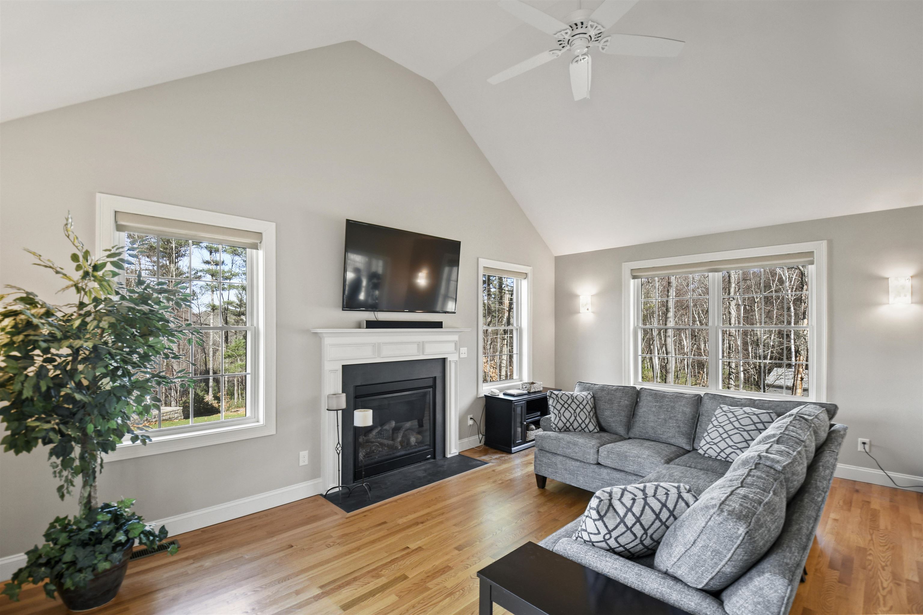 14 Drummer Road Pelham, NH 03076 - Photo 17 of 33
