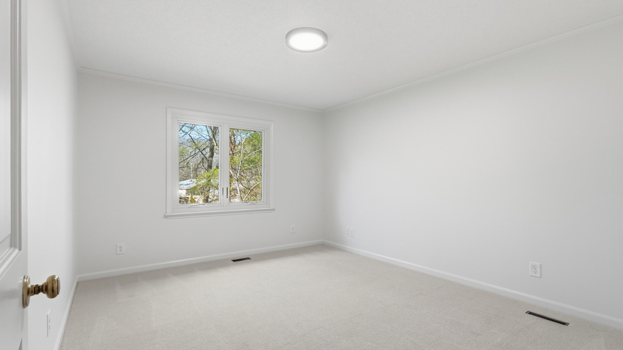 755 Golf View Drive Northwest Cleveland, TN 37312 - Photo 30 of 49 an empty room with a window