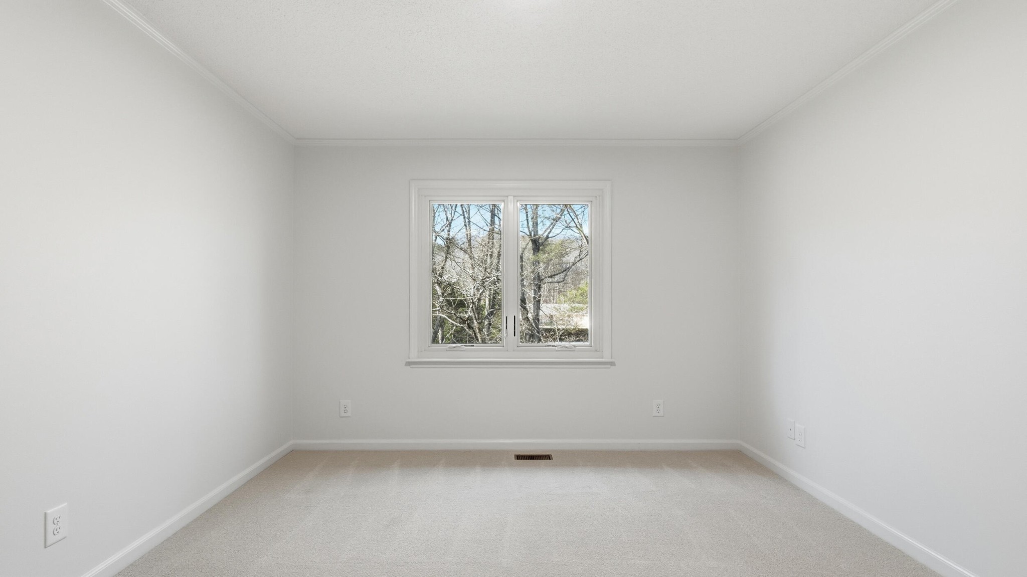 755 Golf View Drive Northwest Cleveland, TN 37312 - Photo 31 of 49 an empty room with a window
