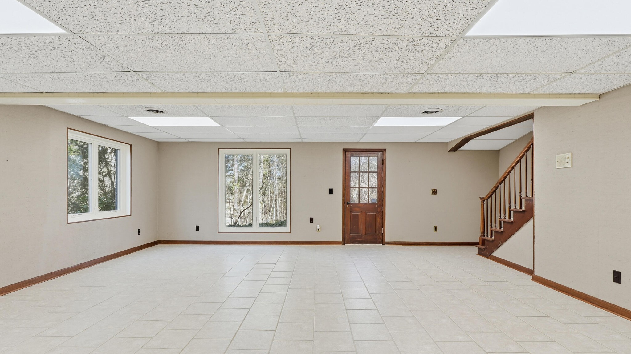 755 Golf View Drive Northwest Cleveland, TN 37312 - Photo 33 of 49 a view of an empty room with a window