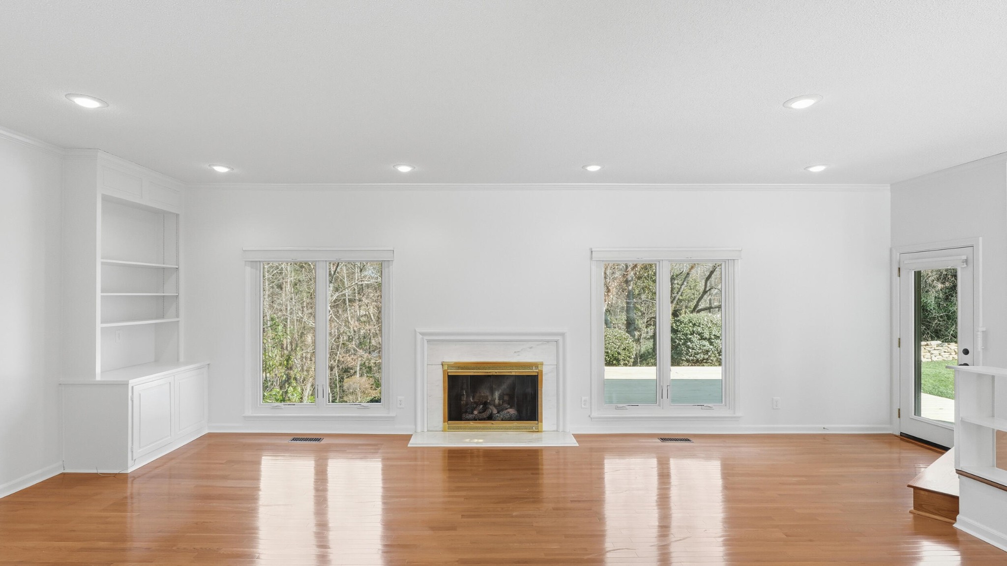 755 Golf View Drive Northwest Cleveland, TN 37312 - Photo 6 of 49 an empty room with windows and fireplace