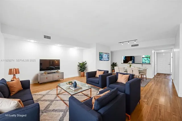 $2,200 | 3150 Northwest 42nd Avenue, Unit E301, Coconut Creek, FL 33066