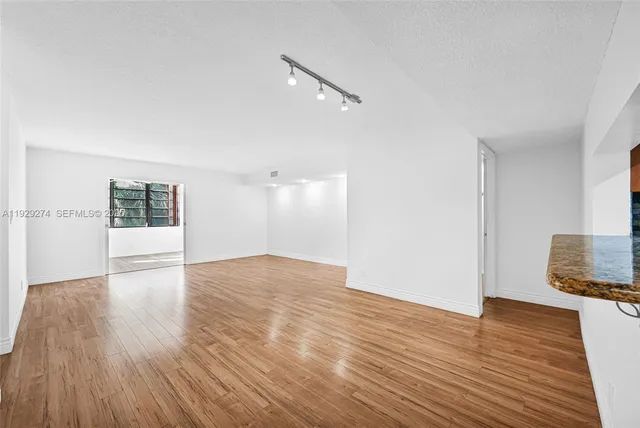 $2,200 | 3150 Northwest 42nd Avenue, Unit E301, Coconut Creek, FL 33066