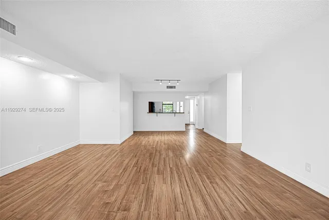 $2,200 | 3150 Northwest 42nd Avenue, Unit E301, Coconut Creek, FL 33066