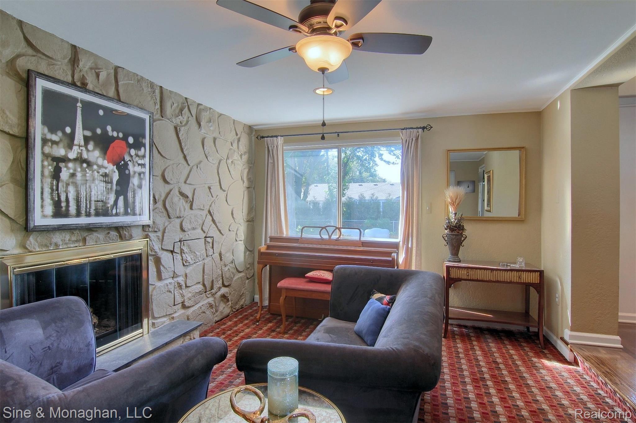 403 Barclay Road Grosse Pointe, MI 48236 - Photo 9 of 29 10-Family Room.jpg