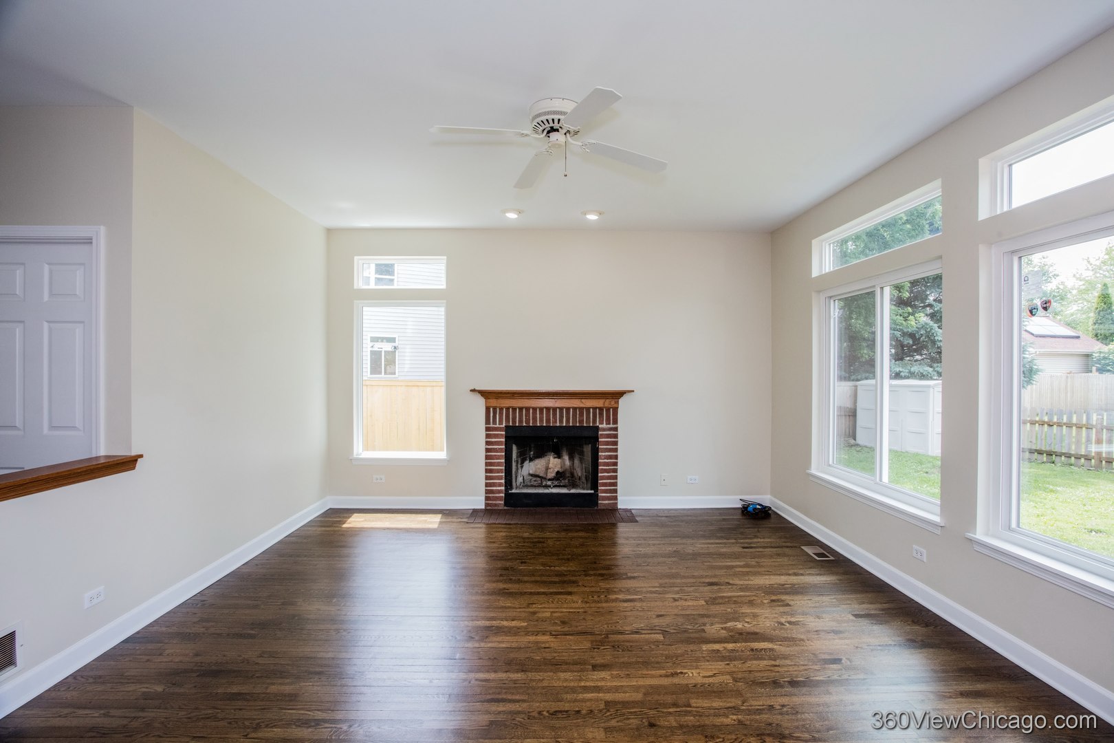 305 West Applegate Court Round Lake, IL 60073 - Photo 7 of 32