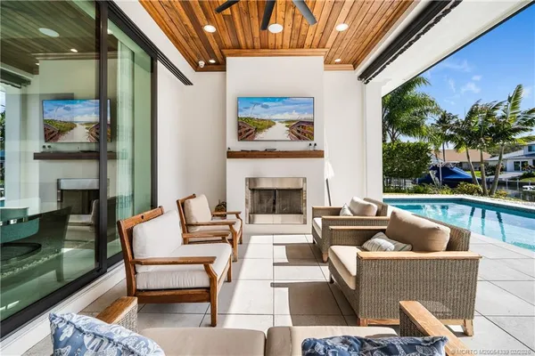 $4,395,000 | 9058 Southeast Star Island Way, Hobe Sound, FL 33455