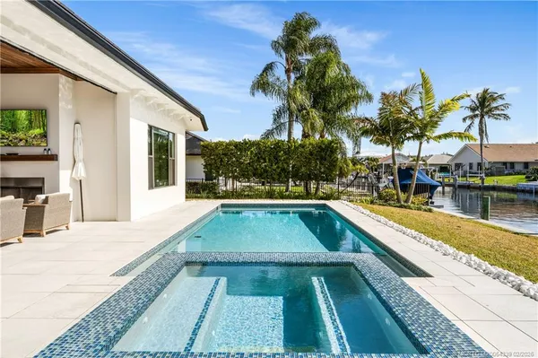 $4,395,000 | 9058 Southeast Star Island Way, Hobe Sound, FL 33455