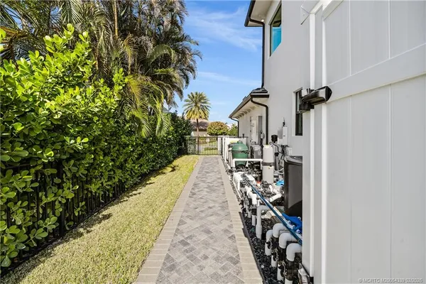 $4,395,000 | 9058 Southeast Star Island Way, Hobe Sound, FL 33455