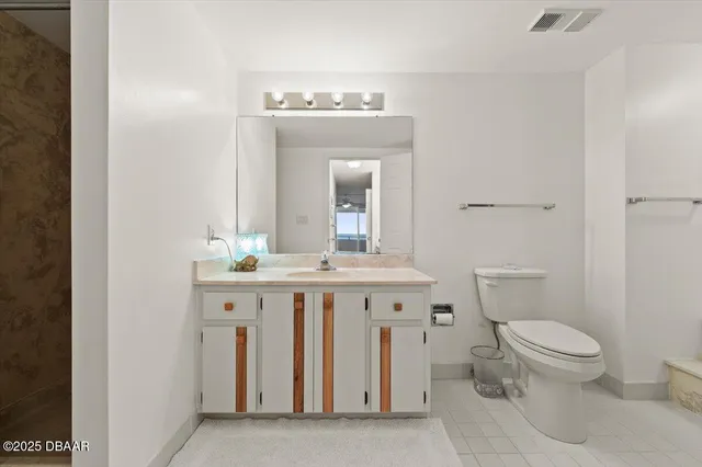 a black and white photo of a living room