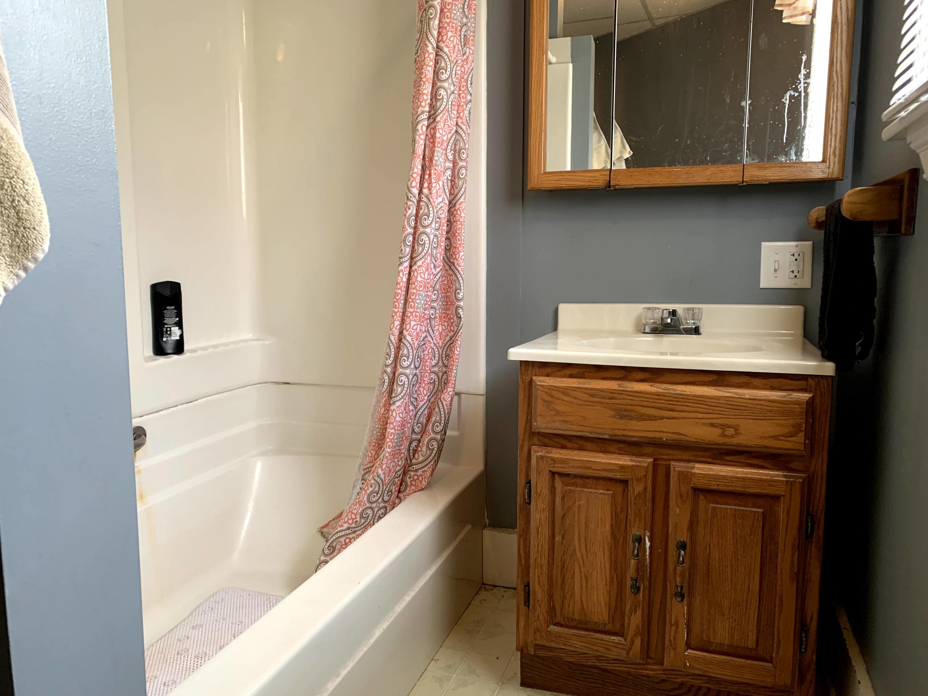 566 Main Street Springvale, ME 04083 - Photo 22 of 27 Unit B-Full Bathroom