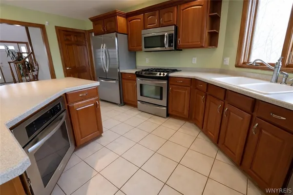 $599,000 | 5511 Old Lake Shore Road, Hamburg, NY 14085