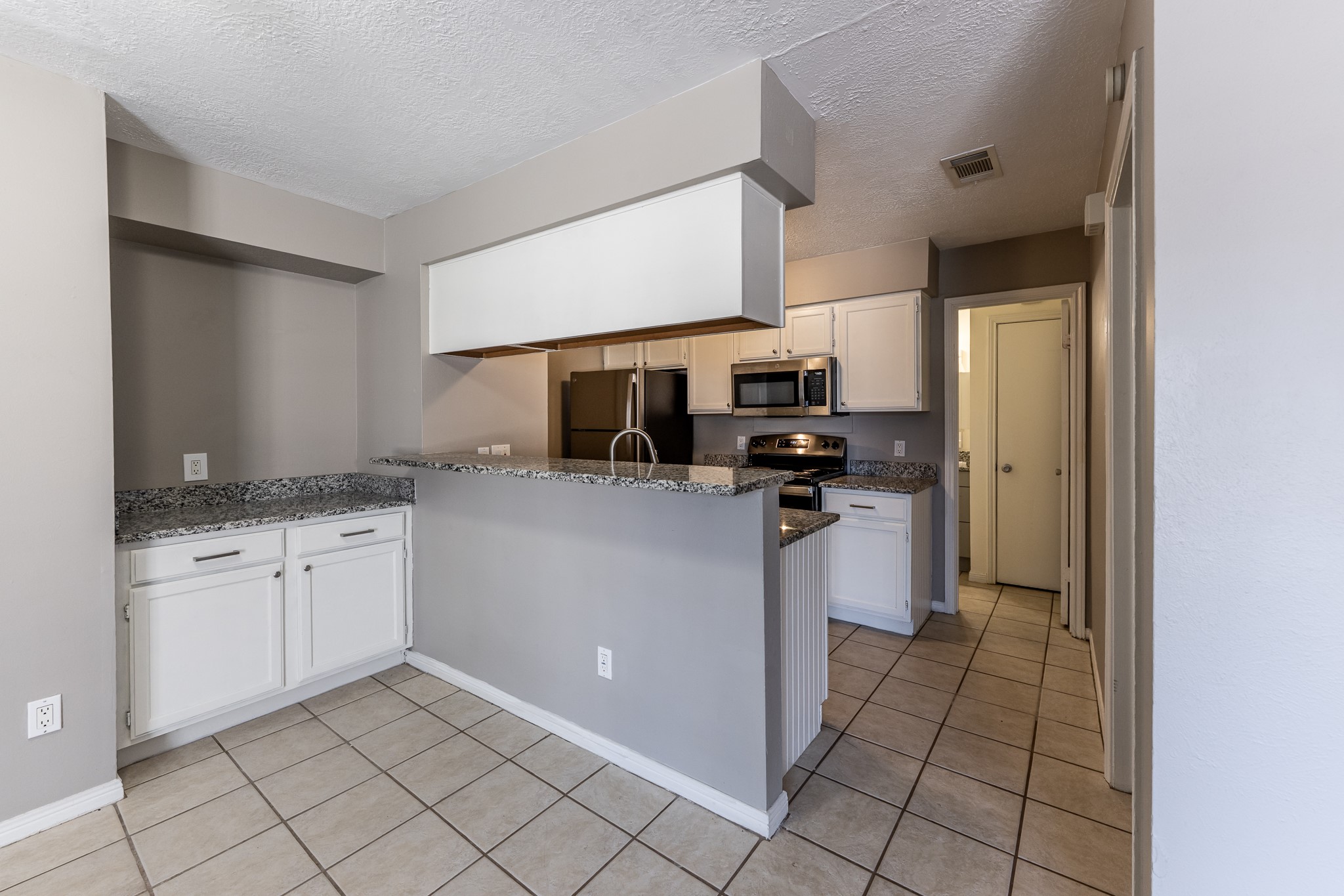 2402 Sycamore Avenue, Unit D2 Huntsville, TX 77340 - Photo 12 of 22