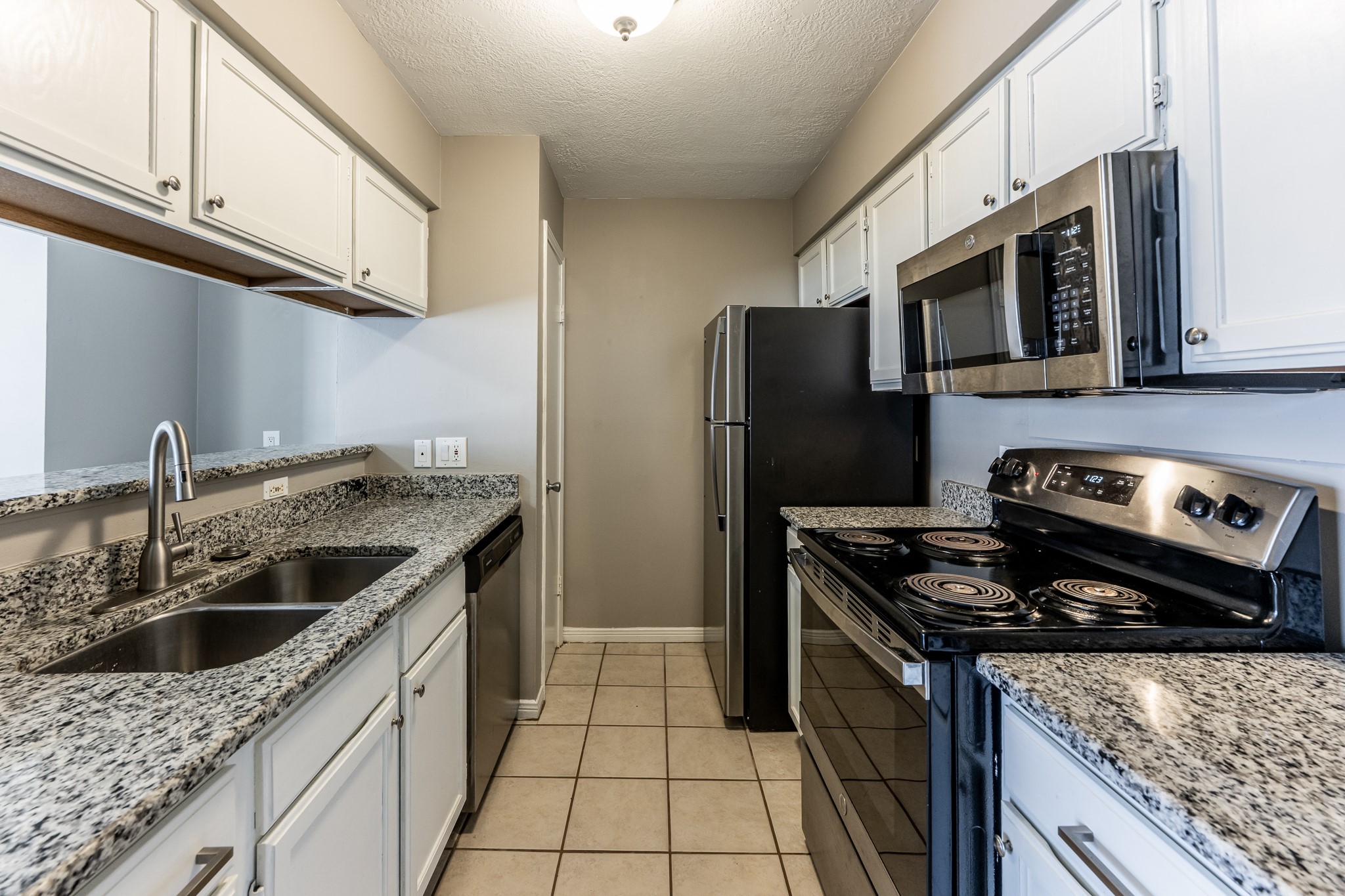 2402 Sycamore Avenue, Unit D2 Huntsville, TX 77340 - Photo 15 of 22