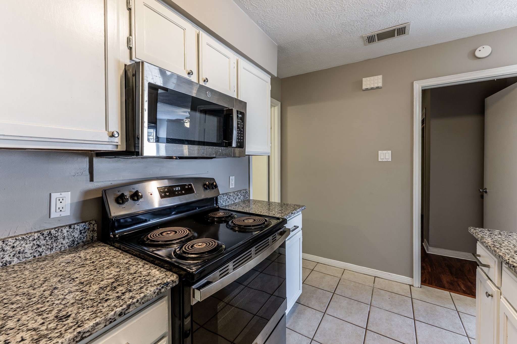 2402 Sycamore Avenue, Unit D2 Huntsville, TX 77340 - Photo 16 of 22