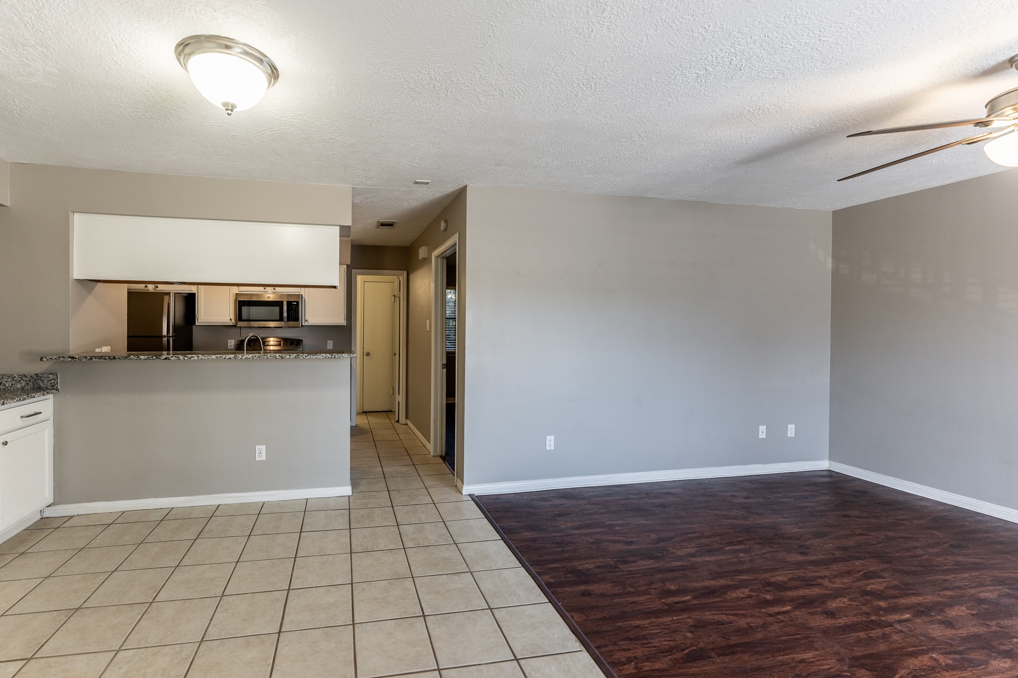 2402 Sycamore Avenue, Unit D2 Huntsville, TX 77340 - Photo 4 of 22