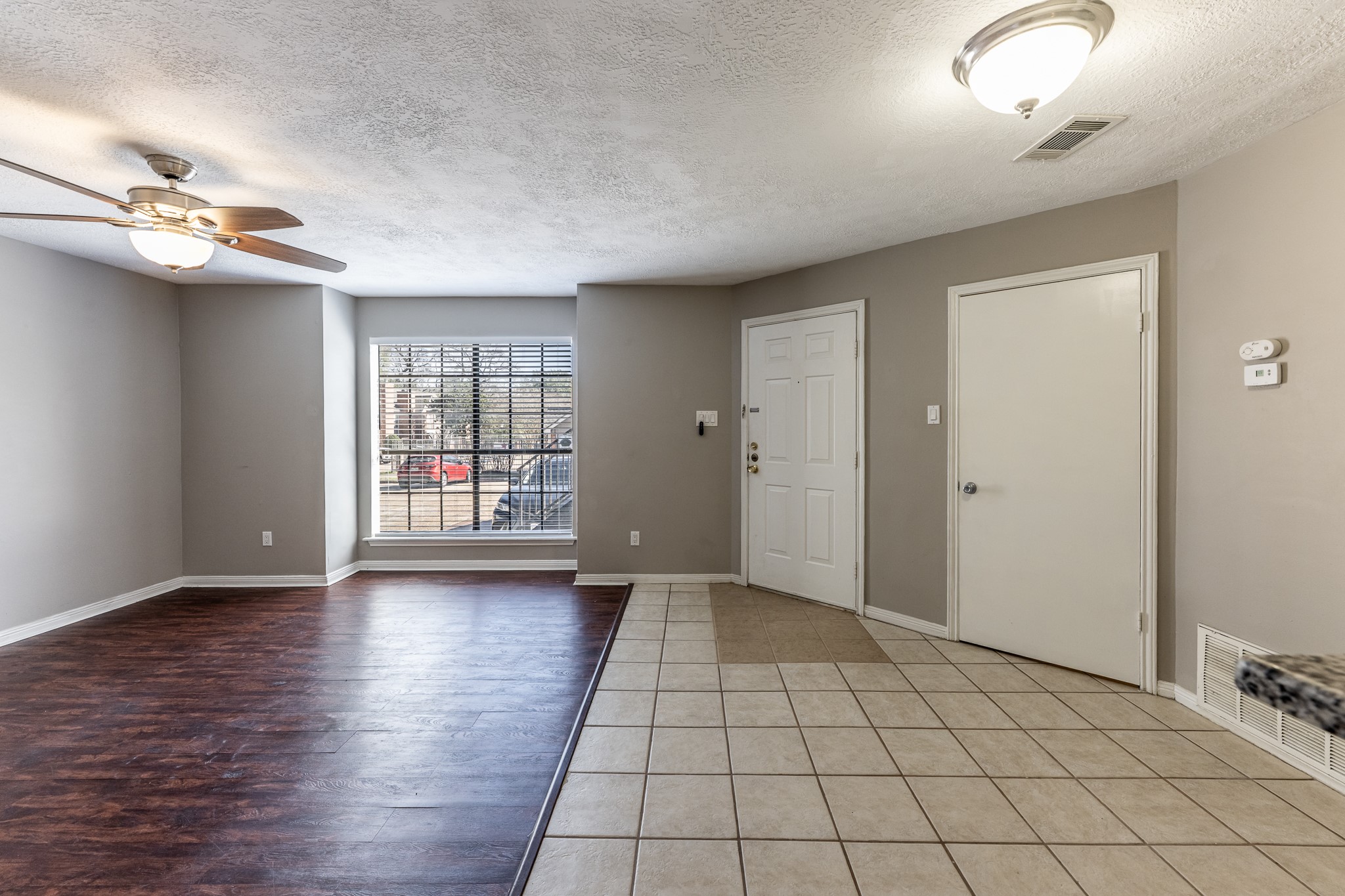 2402 Sycamore Avenue, Unit D2 Huntsville, TX 77340 - Photo 9 of 22