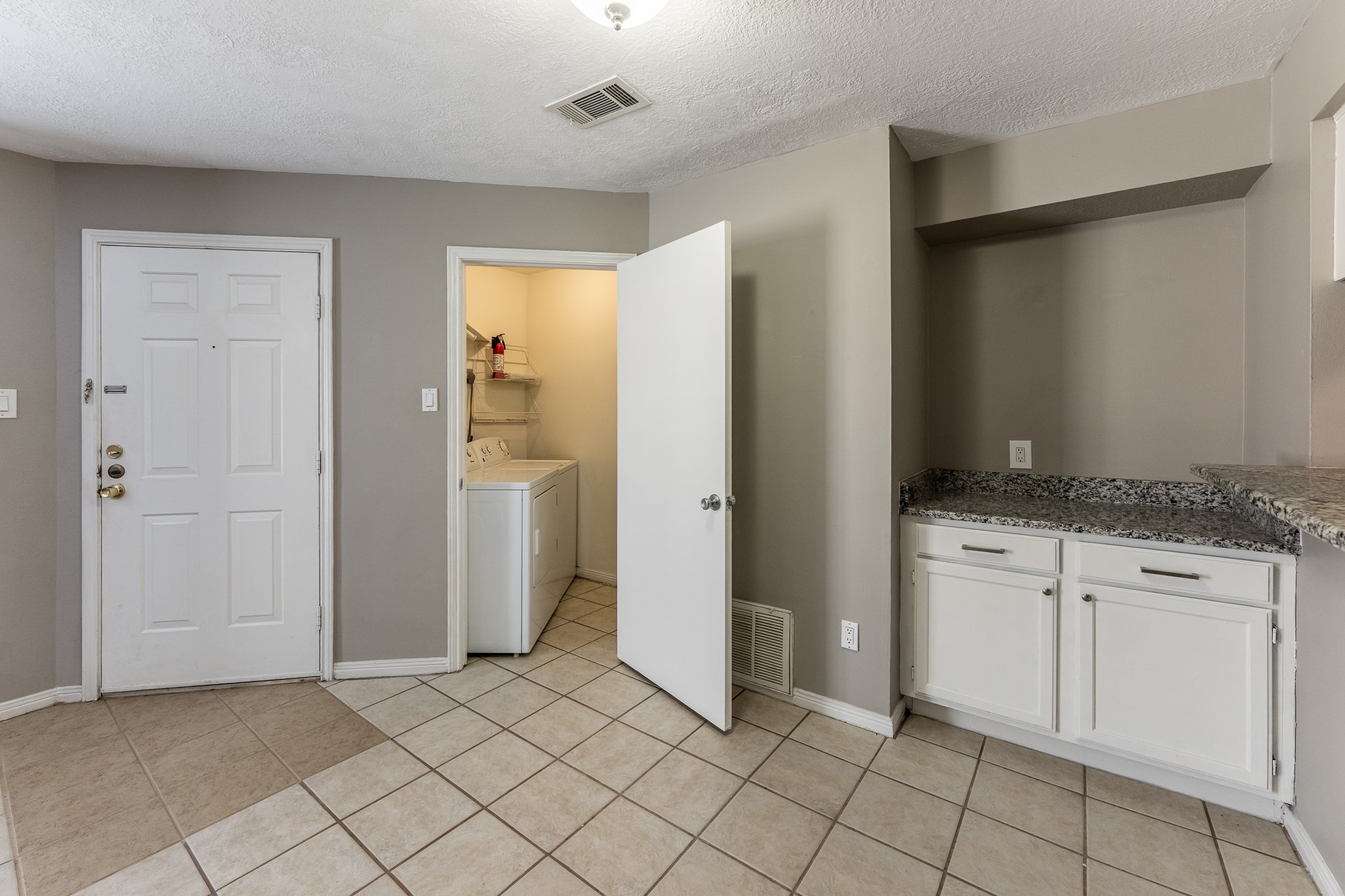 2402 Sycamore Avenue, Unit D2 Huntsville, TX 77340 - Photo 10 of 22