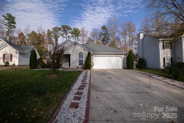 $337,500 | 7407 Heronwood Lane, Charlotte, NC 28227