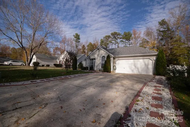 $337,500 | 7407 Heronwood Lane, Charlotte, NC 28227