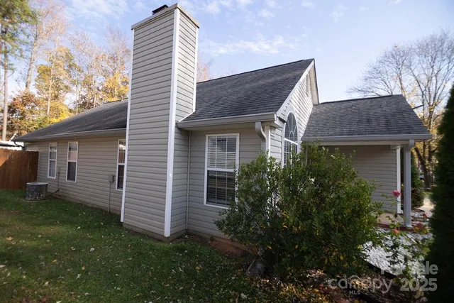 $337,500 | 7407 Heronwood Lane, Charlotte, NC 28227