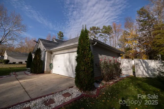 $337,500 | 7407 Heronwood Lane, Charlotte, NC 28227