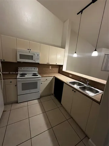 $1,900 | 2903 Southeast 17th Avenue, Unit 209, Homestead, FL 33035