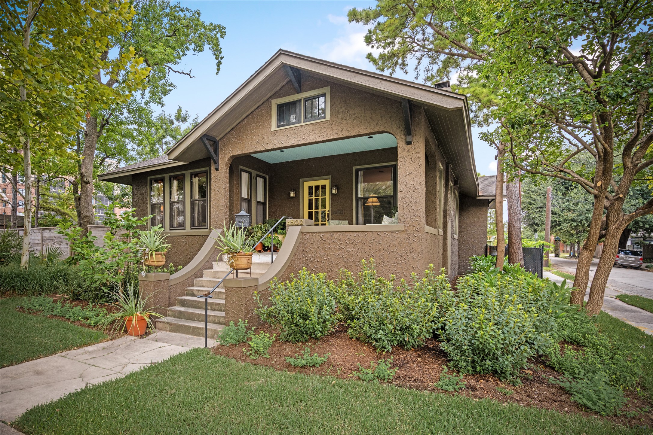 4502 Stanford Street Houston, TX 77006 - Photo 2 of 39 a view of a house with a yard