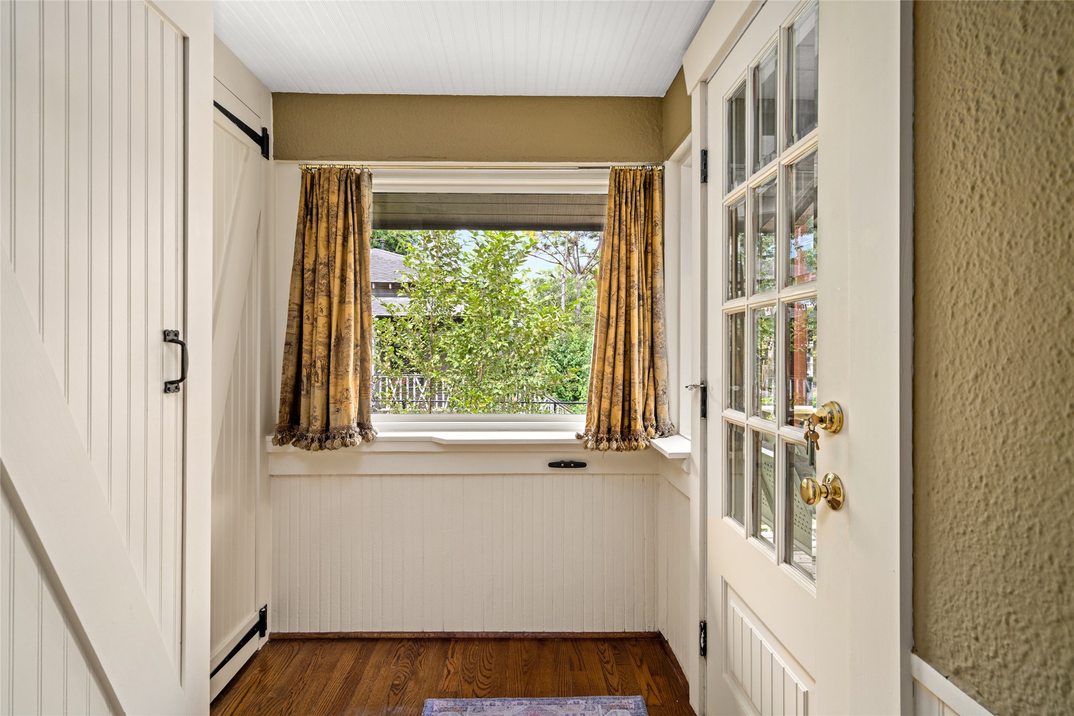 4502 Stanford Street Houston, TX 77006 - Photo 21 of 39 a view of front door