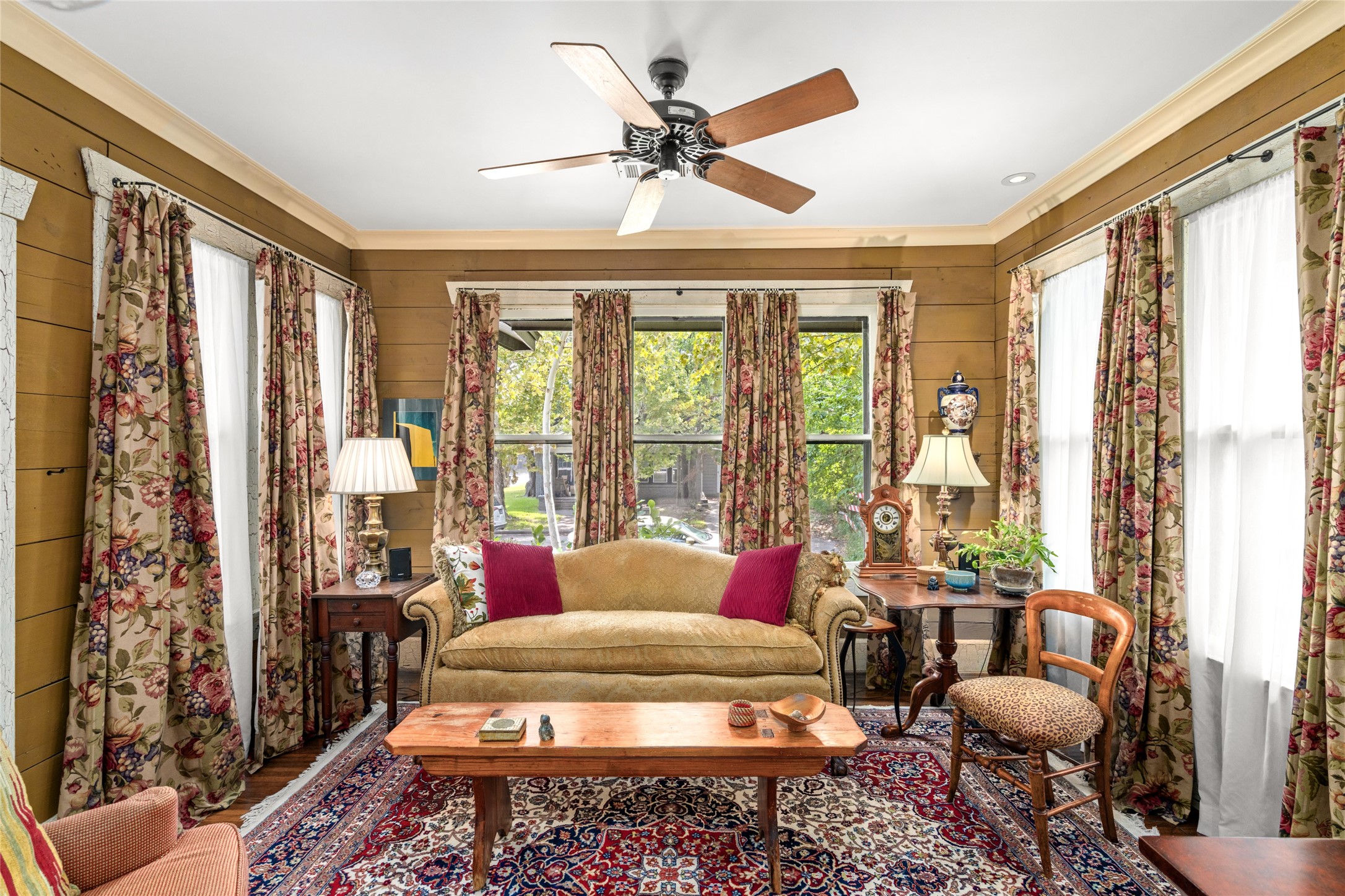 4502 Stanford Street Houston, TX 77006 - Photo 22 of 39 a living room with furniture and a large window