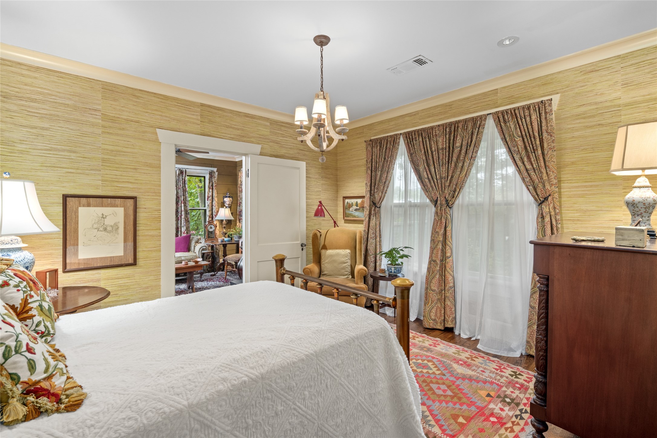 4502 Stanford Street Houston, TX 77006 - Photo 25 of 39 a bedroom with bed and a window