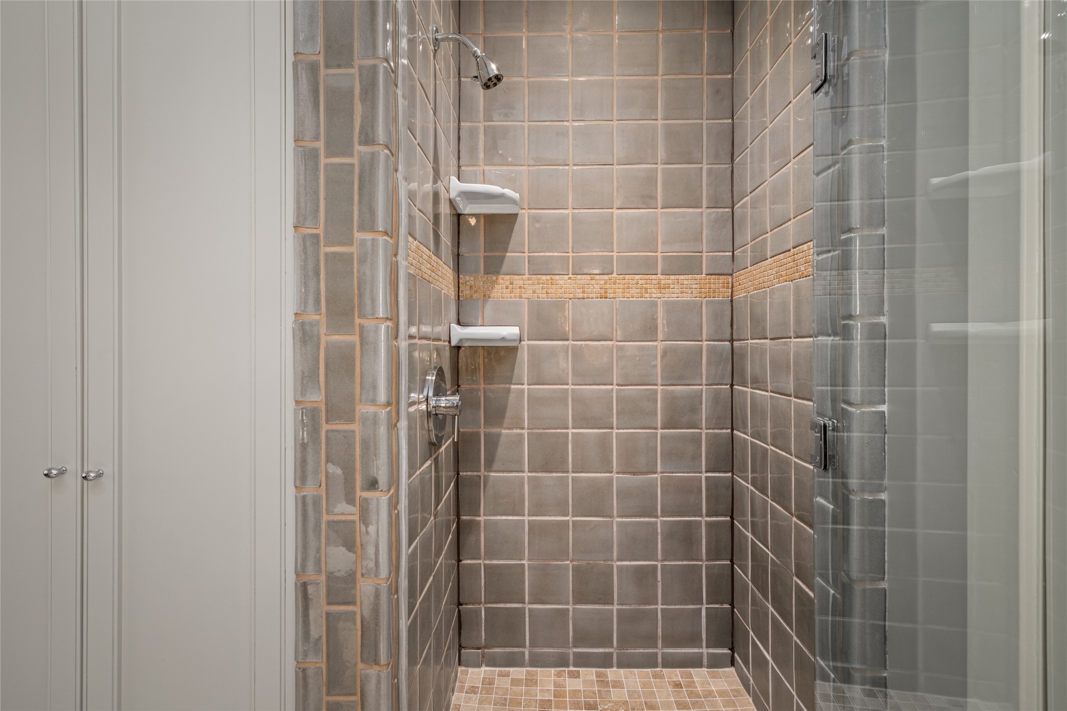 4502 Stanford Street Houston, TX 77006 - Photo 31 of 39 a bathroom with a shower