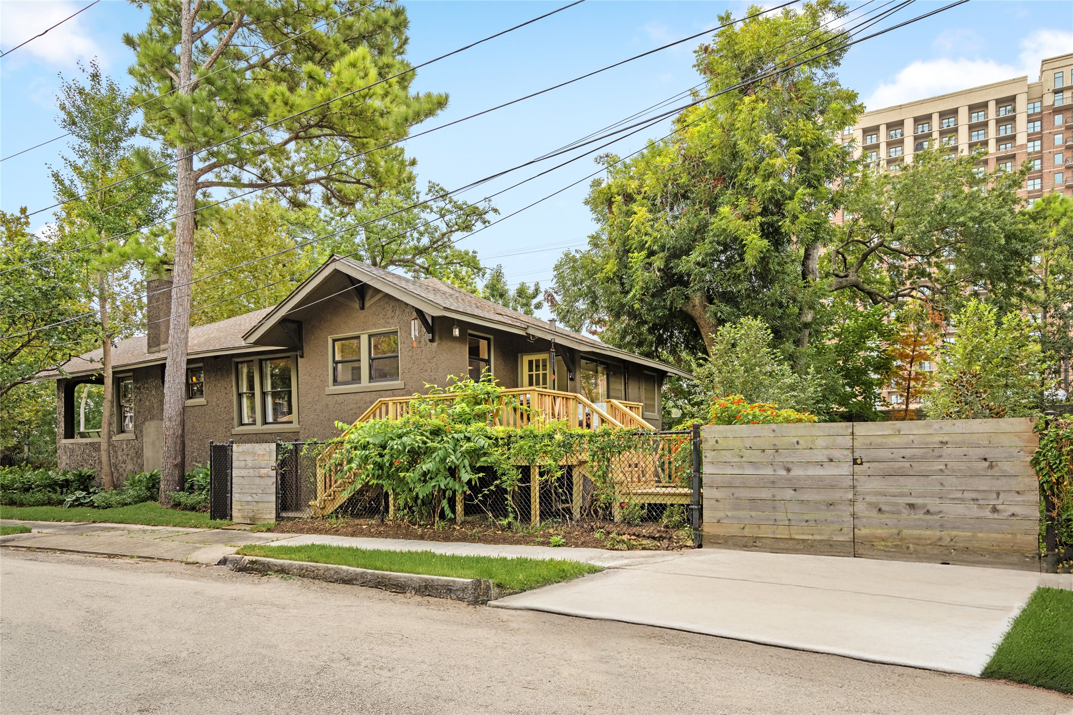 4502 Stanford Street Houston, TX 77006 - Photo 4 of 39 a front view of a house with a yard and garage