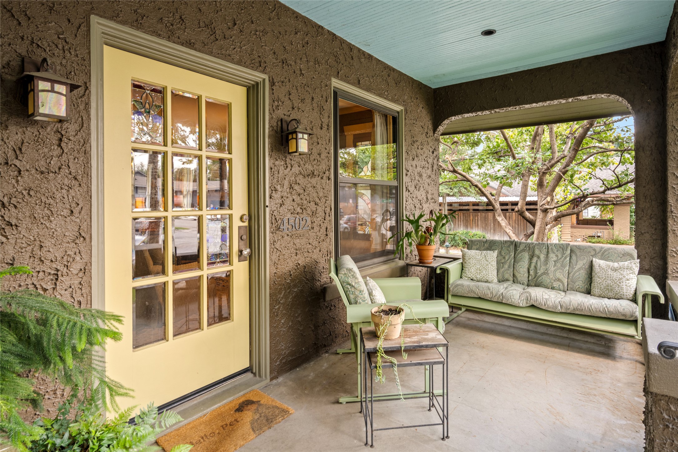 4502 Stanford Street Houston, TX 77006 - Photo 6 of 39 a living room with furniture and a large window