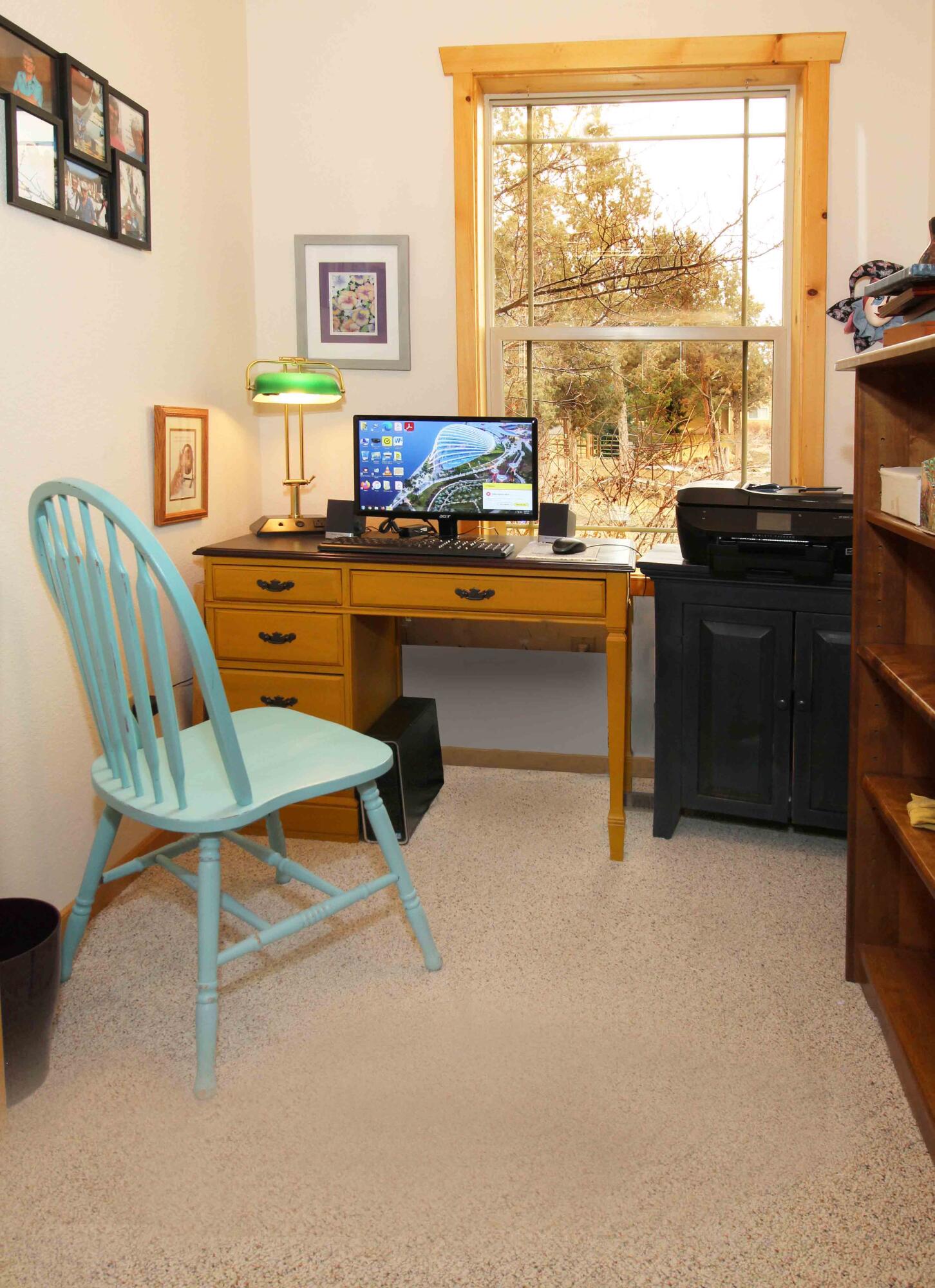 62497 Stenkamp Road Bend, OR 97701 - Photo 27 of 47 Nice office space part of 2nd bedroom suite.