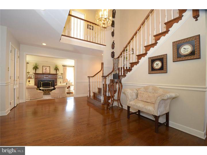 233 Ravenscliff Road Wayne, PA 19087 - Photo 3 of 25