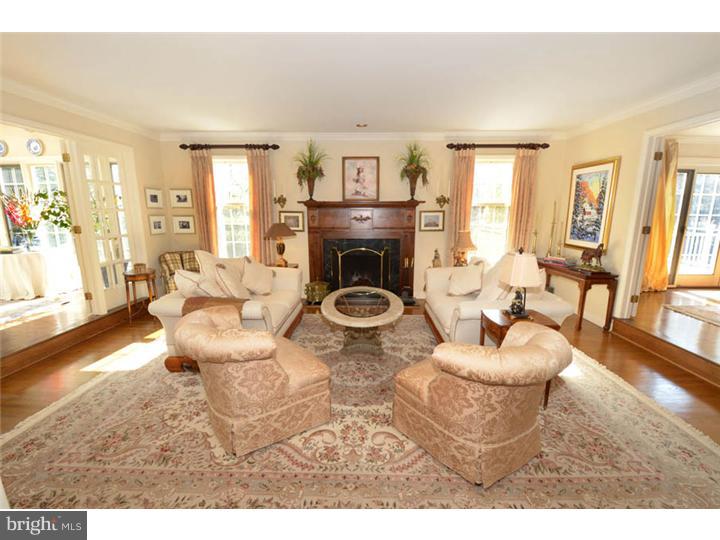 233 Ravenscliff Road Wayne, PA 19087 - Photo 4 of 25