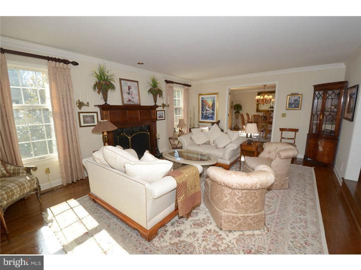 233 Ravenscliff Road Wayne, PA 19087 - Photo 5 of 25