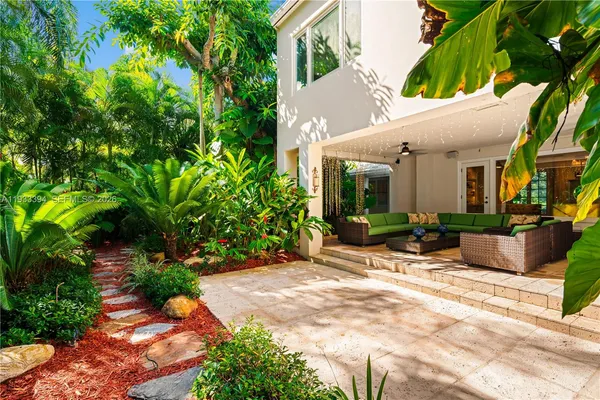 $8,499,999 | 4871 Southwest 74th Terrace, Miami, FL 33143