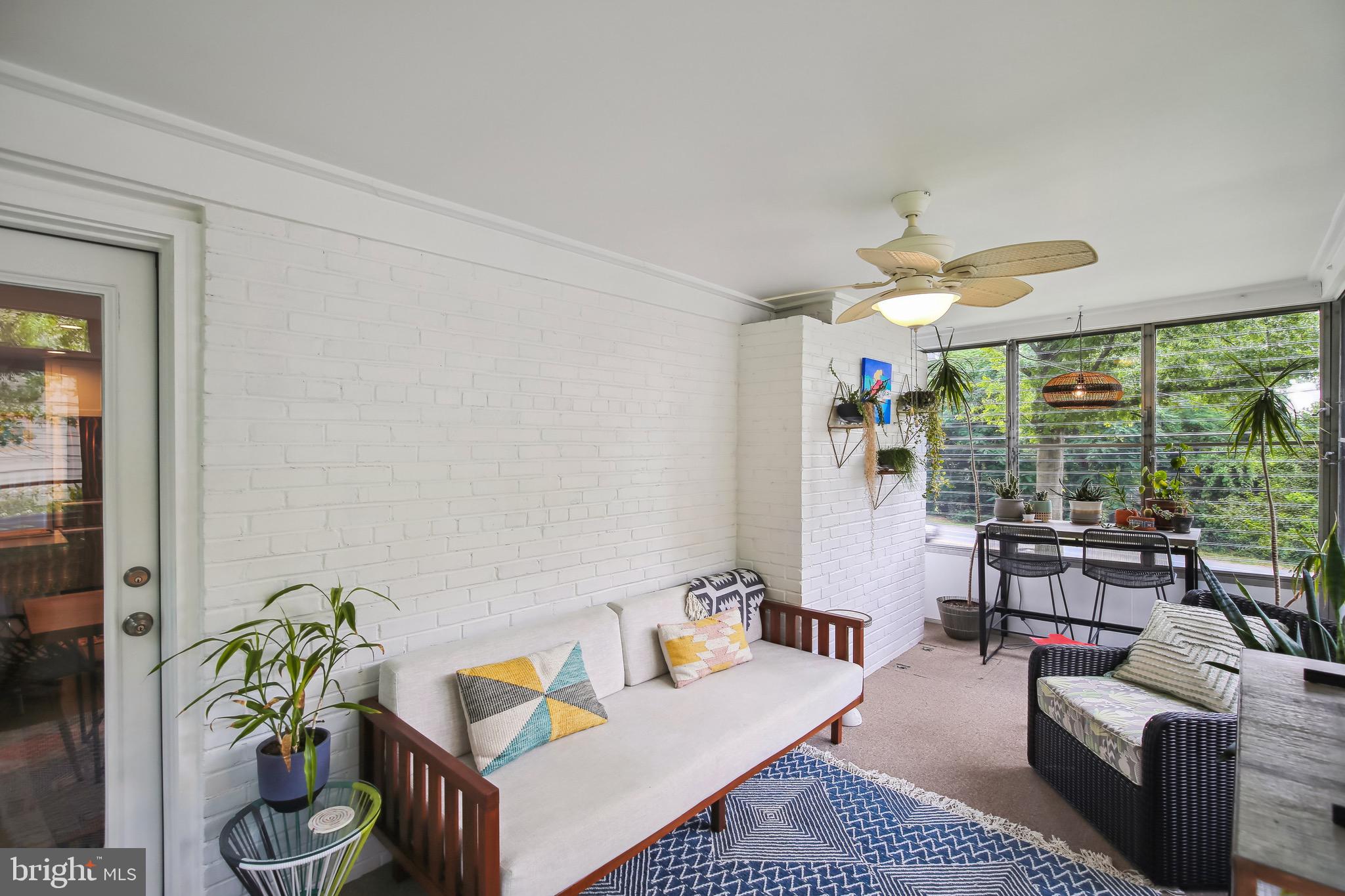 6402 Fort Hunt Road Alexandria, VA 22307 - Photo 14 of 34 Screened porch