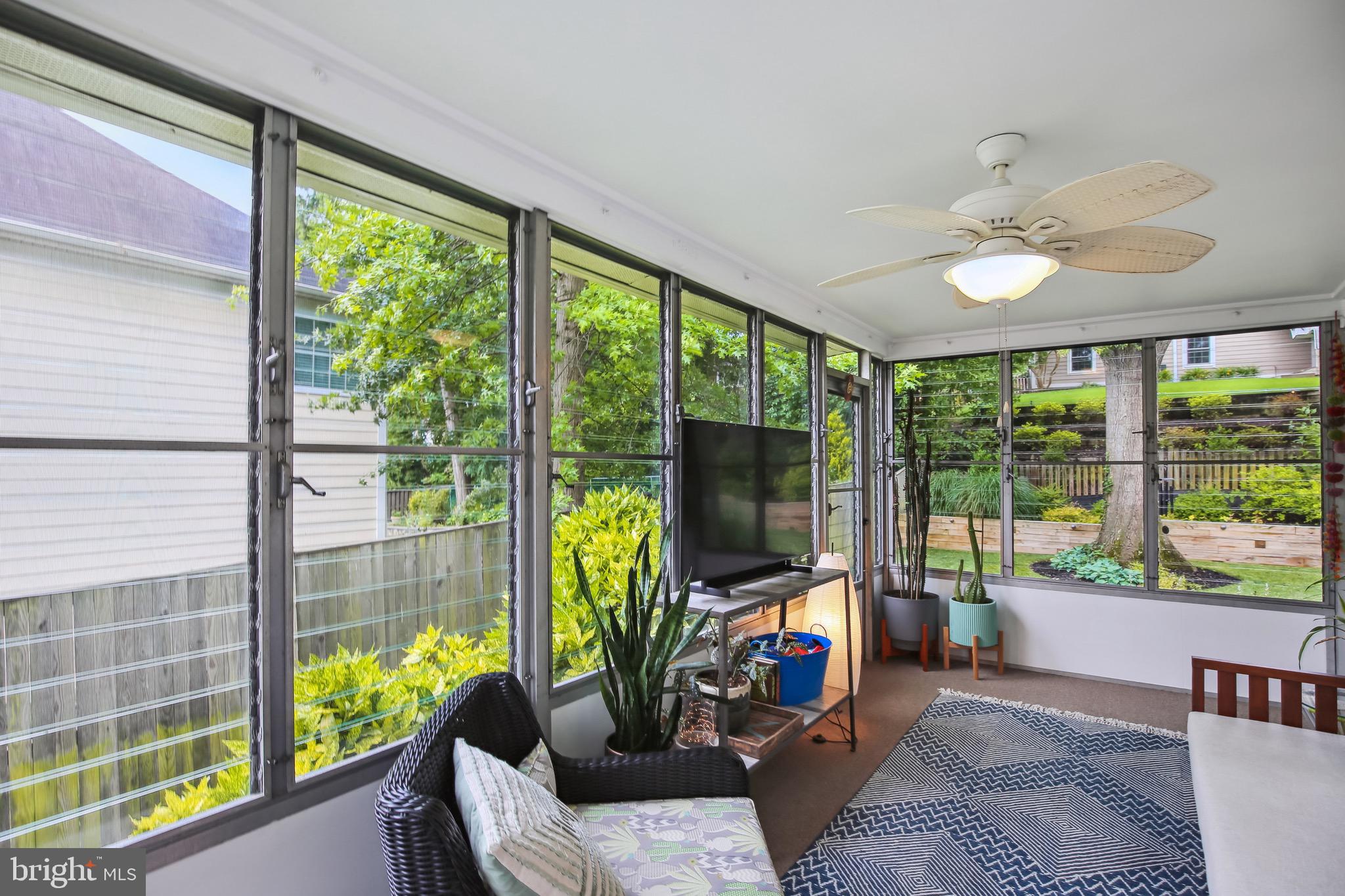 6402 Fort Hunt Road Alexandria, VA 22307 - Photo 15 of 34 Fully working jalousie windows
