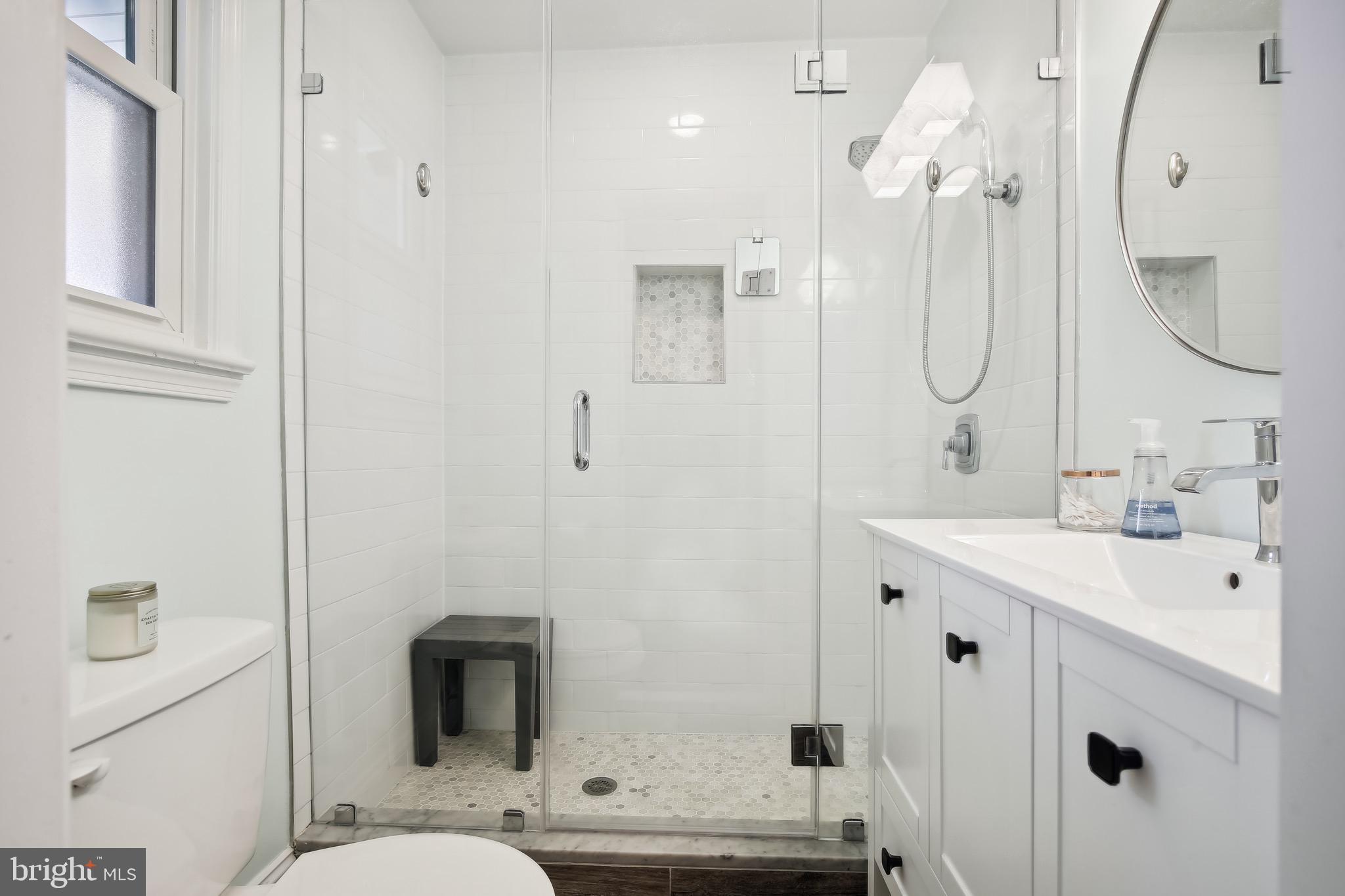 6402 Fort Hunt Road Alexandria, VA 22307 - Photo 22 of 34 Primary bath