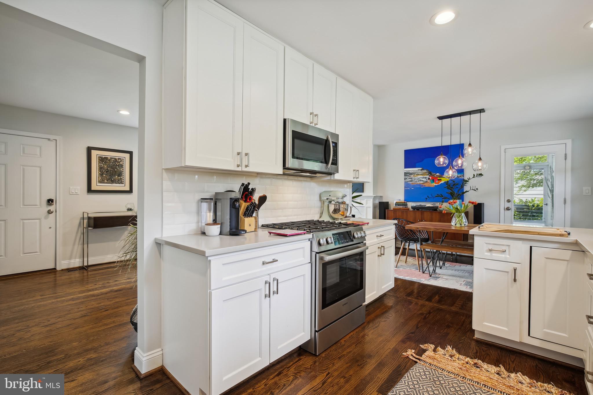 6402 Fort Hunt Road Alexandria, VA 22307 - Photo 9 of 34 Stainless steel appliances