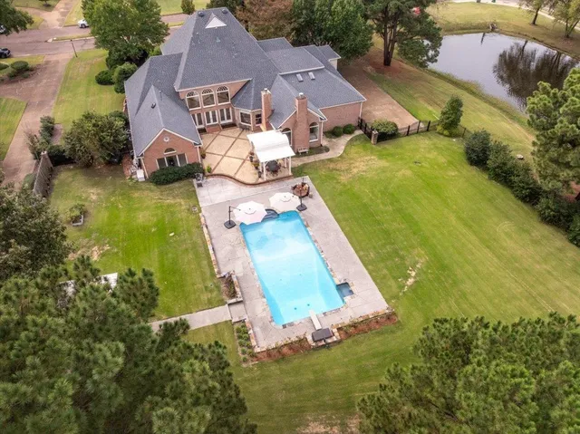$925,000 | 2400 Halle Parkway, Collierville, TN 38017